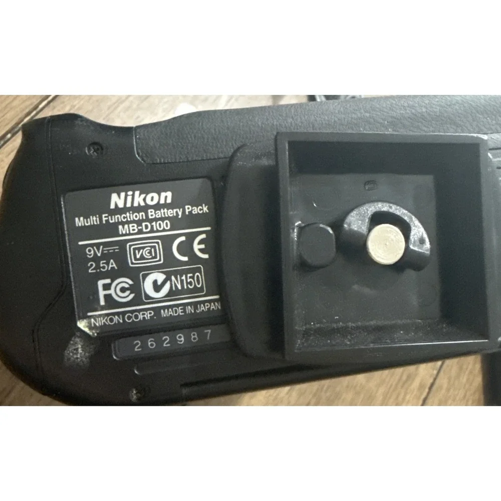 Nikon D100 DSLR Multi Function Battery Pack Strap Tested Good